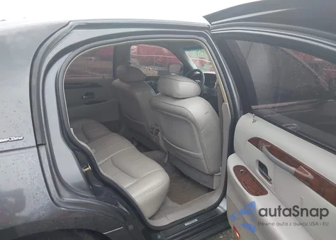 2000 Lincoln Town Car Signature z USA, uszkodzony, nr VIN 1LNHM82WXYY799995